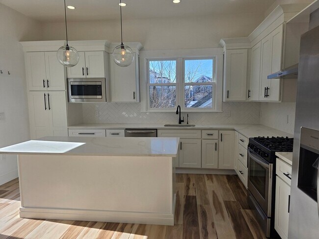 Building Photo - 84 Dudley St