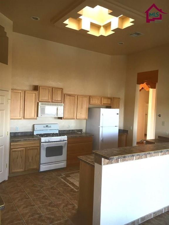 Building Photo - Great 3/2, Awesome Views, Spacious