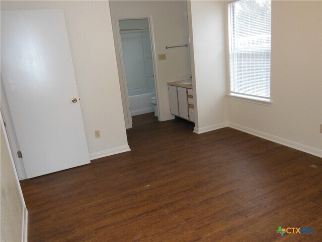 Building Photo - 604 Frostwood Dr