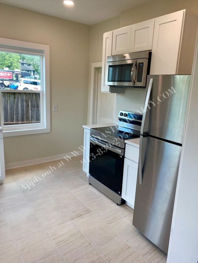 Building Photo - Remodeled 3 Bed 1.5 Bath Home in Kansas Ci...