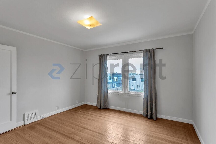 Building Photo - Unit