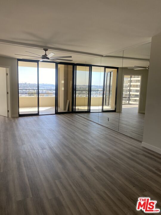 Building Photo - 4314 Marina City Dr