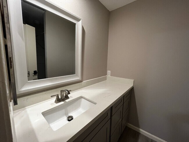 Building Photo - For Lease | 3 Bed, 2 Bath | 1,446 Sq Ft | ...