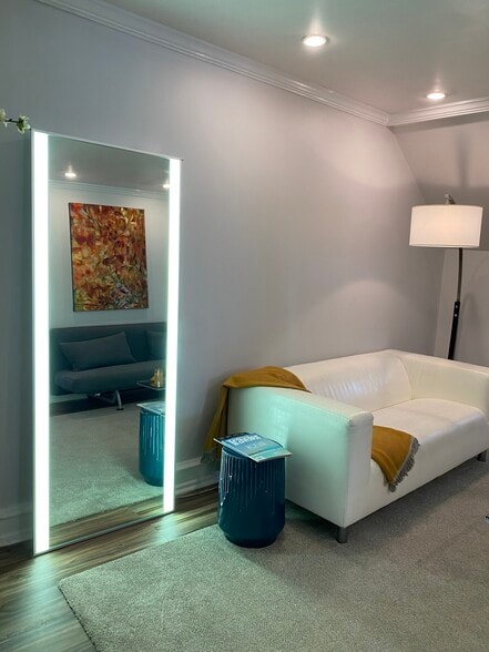 Living room - 1013 N 63rd St