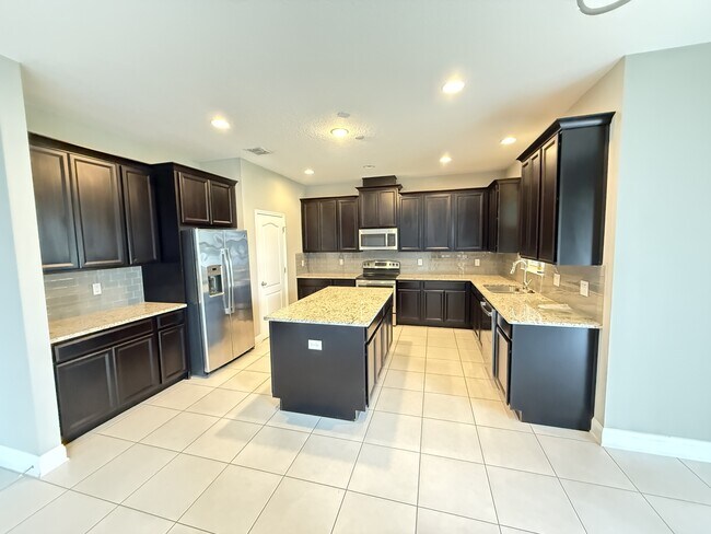 Building Photo - 8025 Navel Orange Ln