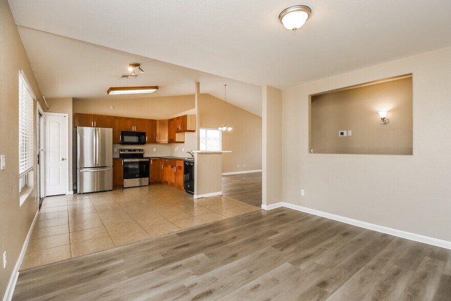 Building Photo - 11346 E Dartmouth St