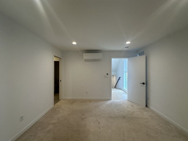 Building Photo - 1550 NW 64th St