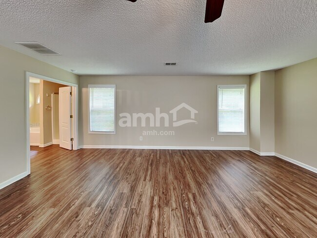 Building Photo - 230 Hunters Chase