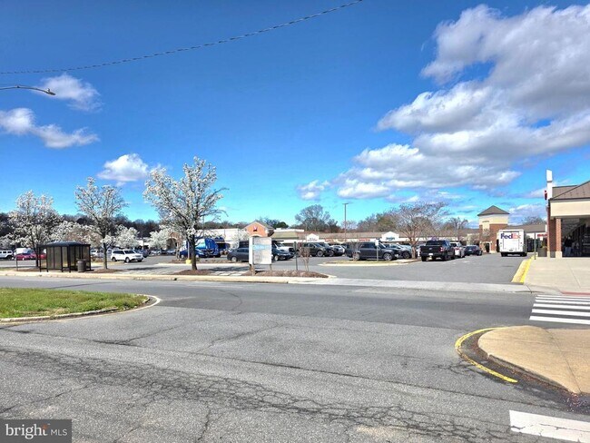 Building Photo - 6620 Boulevard View