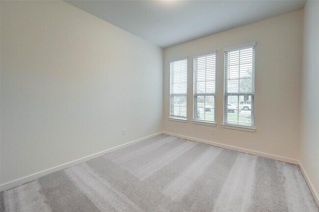 Building Photo - 18822 Fulvetta Haven Way