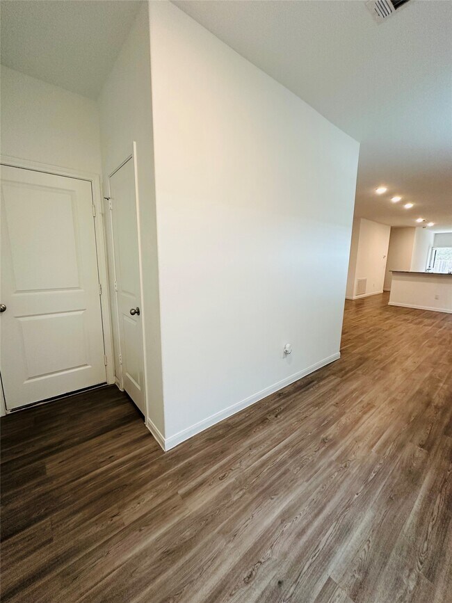 Building Photo - 309 Maple Bark Trl