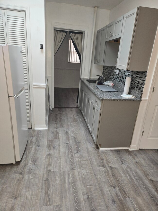 Building Photo - 19106 Sunlake Blvd