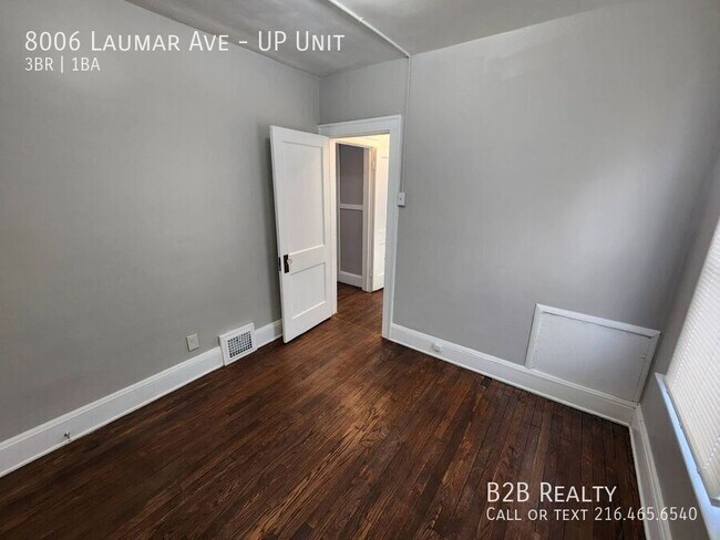 Building Photo - 8006 Laumar Ave