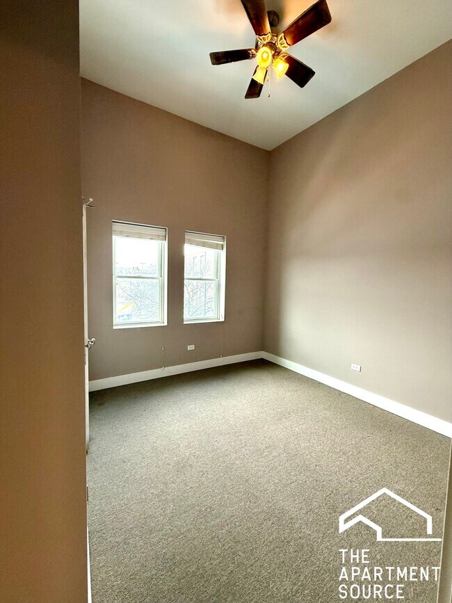 Building Photo - 3433 S Indiana Ave