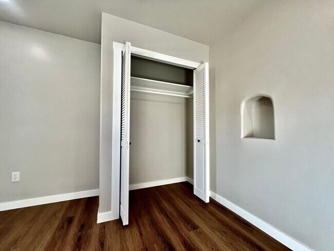 Building Photo - 422 Towner Ave NW