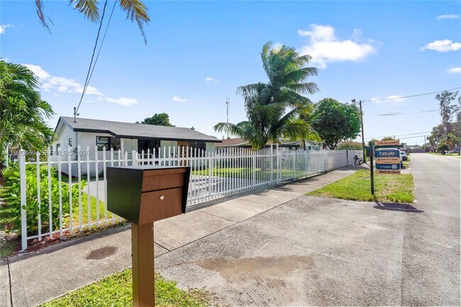 Building Photo - 1911 SW 57th Ave