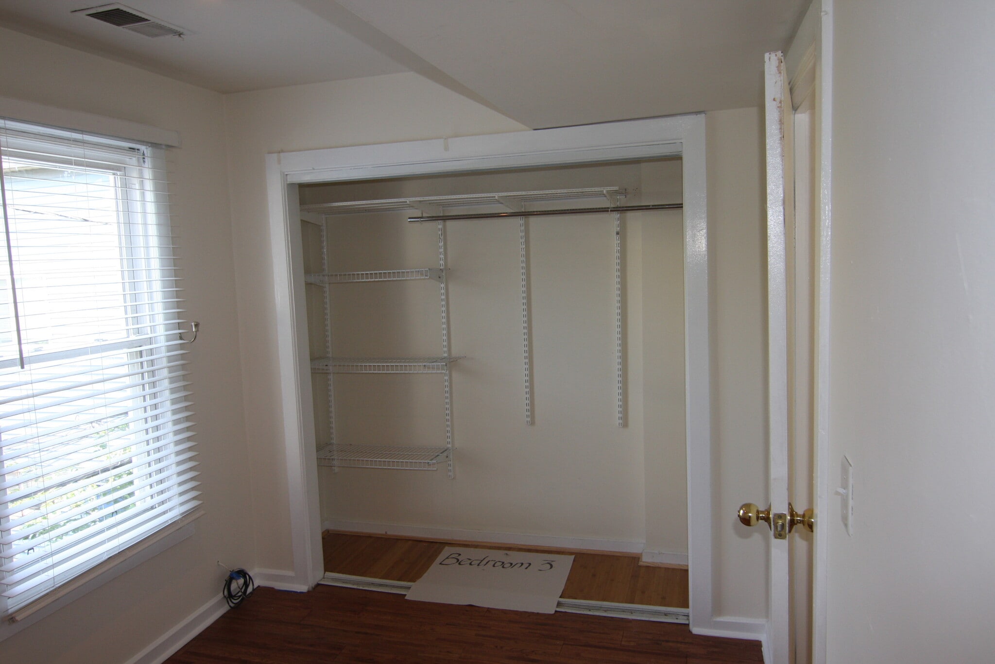 Building Photo - 1142 W Wolfram St