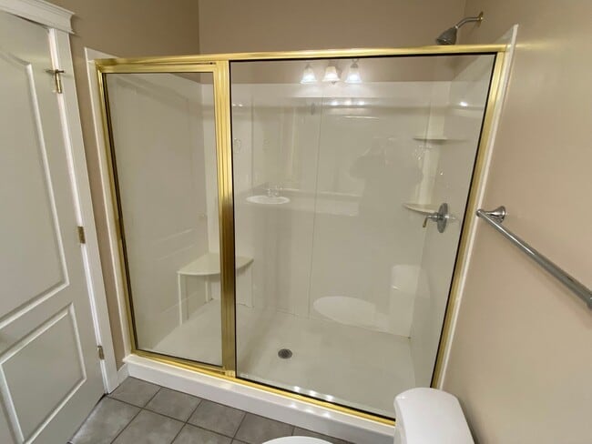 Building Photo - Half Price 1st Month! Beautiful 4 Bedroom 3.5 Bathroom Town Home In Logan