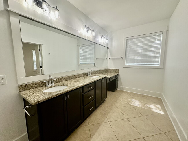 Building Photo - Stunning Four Bedroom Low Country Home in ...