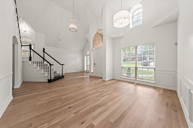 Building Photo - Exclusive Luxury Lease-124 N Crosstimber T...