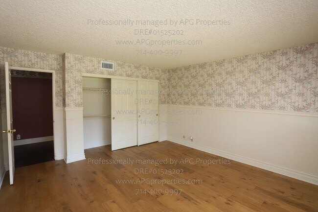 Building Photo - 460 S Bridge View Dr
