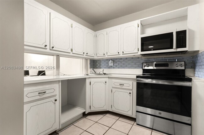 Building Photo - 2100 Sans Souci Blvd