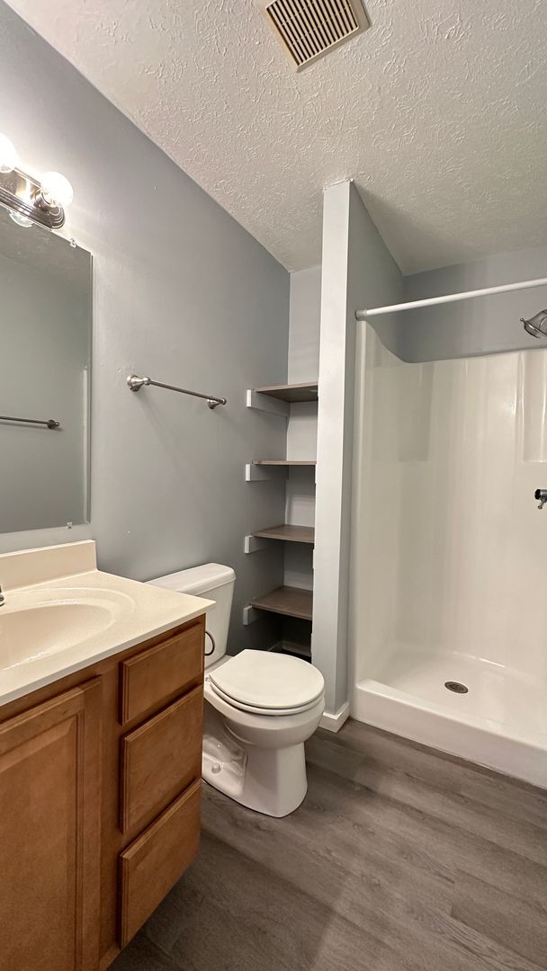 Building Photo - 501-503 S Village Court