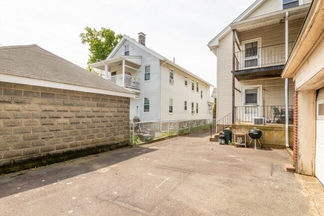 Building Photo - 57 Ardale St