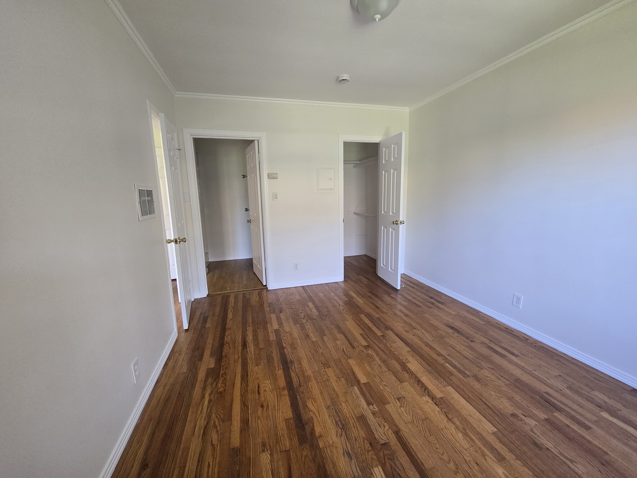 Front bedroom - 13644 Leadwell St