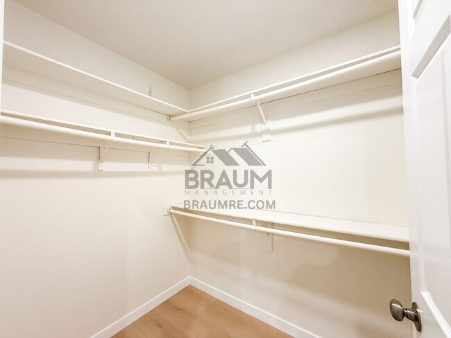 Building Photo - 5245 Riverton Ave