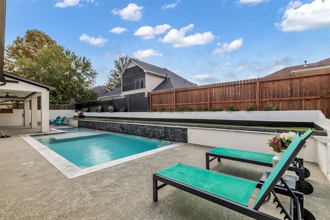 Building Photo - 17 Bellingham Ct