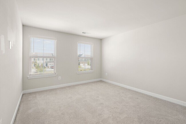Building Photo - Family-Friendly Townhome for Rent in Baker...