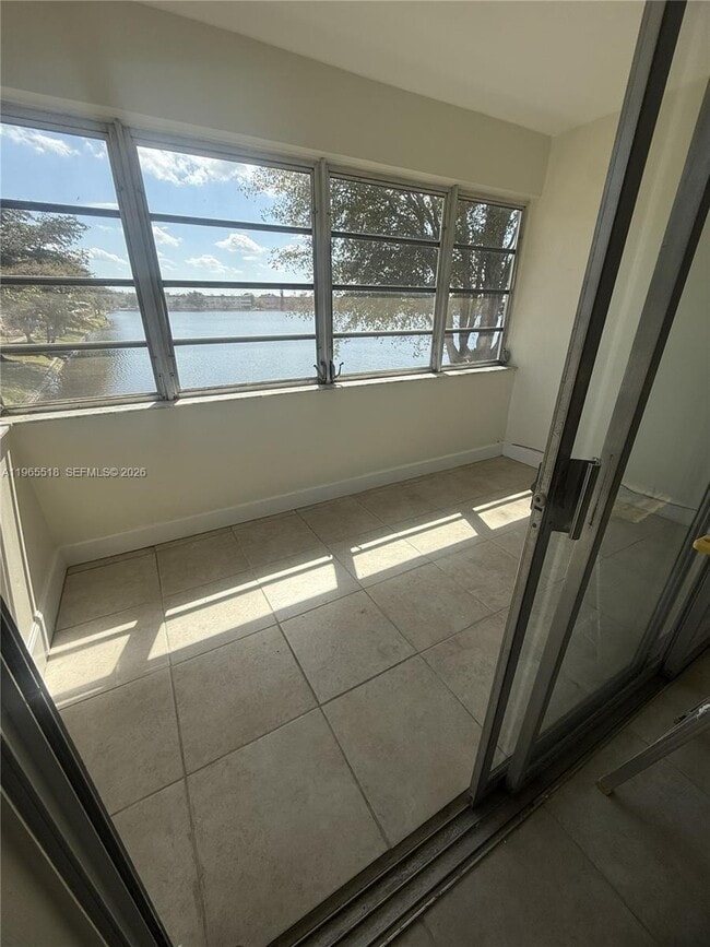 Building Photo - 300 NE 191st St