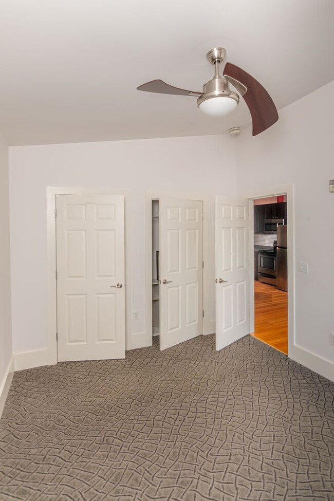 Building Photo - 1/2 OFF 1st Mo! Beautiful Condo in Kimball...