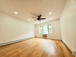 Building Photo - 3 bedroom in Bronx NY 10471