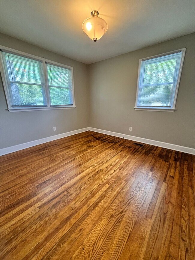 Building Photo - Eager to be in Northwoods? Check out Edgew...
