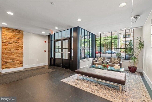 Building Photo - 1600 Clarendon Blvd