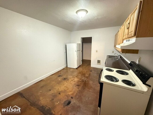 Building Photo - 807 W Yakima Ave