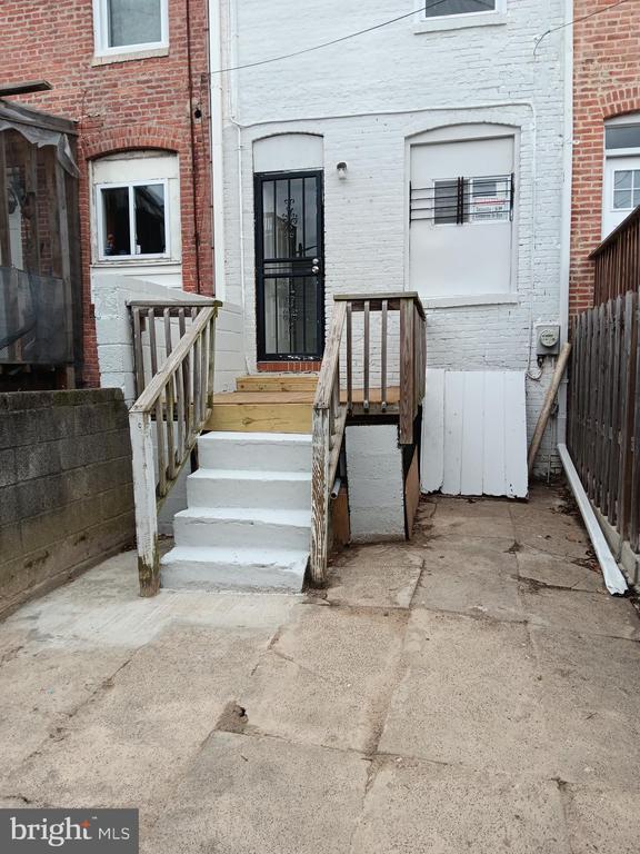 Building Photo - 117 N Glover St