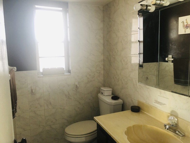 Building Photo - 7620 Carlyle Ave