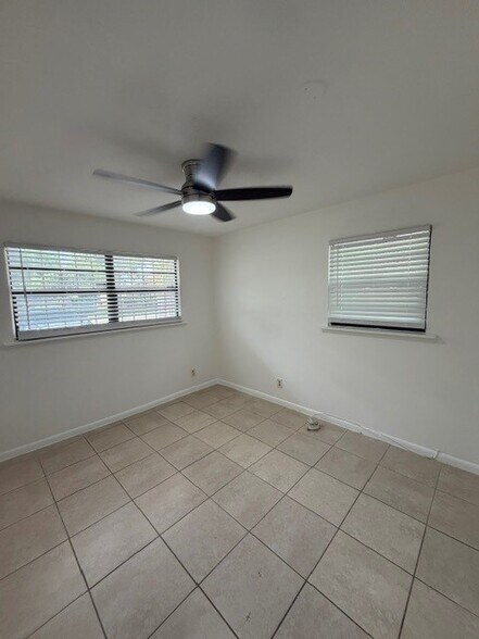 Building Photo - 490 W 37th St