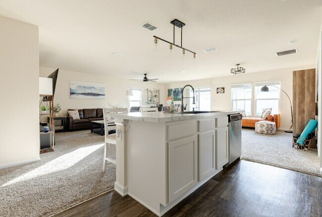 Building Photo - 3 Pinnacle Pl