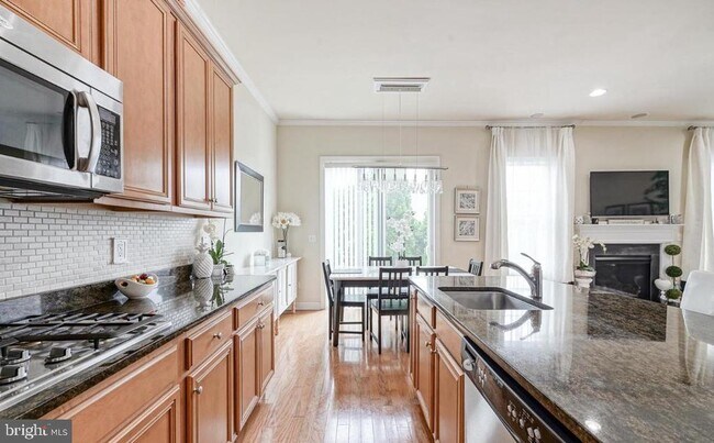 Building Photo - 4204 Lexington Ct