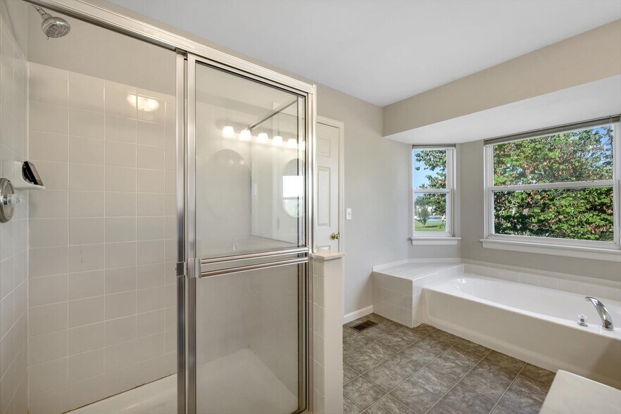 Building Photo - 1583 Briarchase Dr