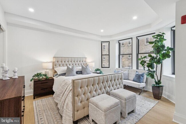 Building Photo - 135 S 19th St