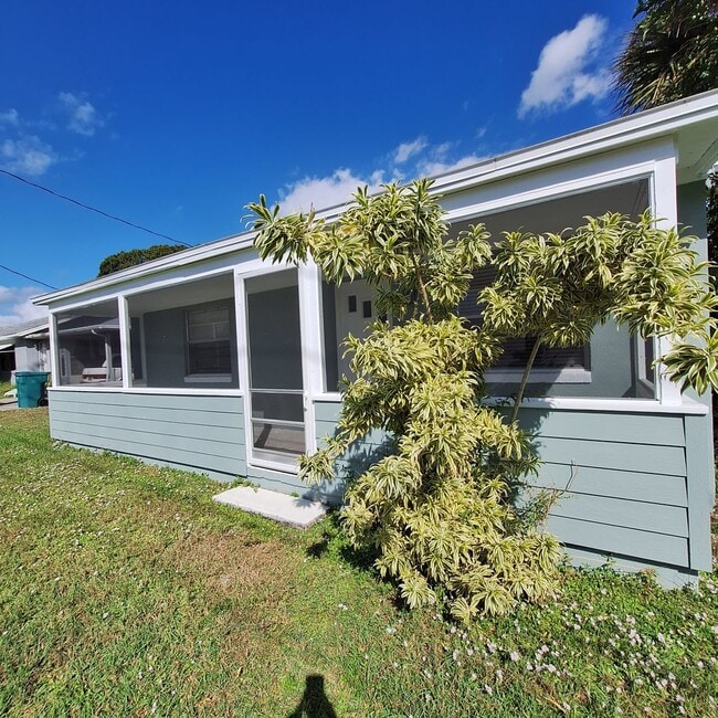Primary Photo - PEACEFUL NEIGHBORHOOD WITH 2 BEDROOMS AND ...