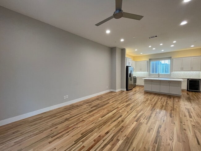 Building Photo - Modern living in trending East Dallas at METRO AT LIVE OAK!