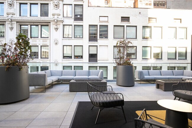 Building Photo - 29 S LaSalle St