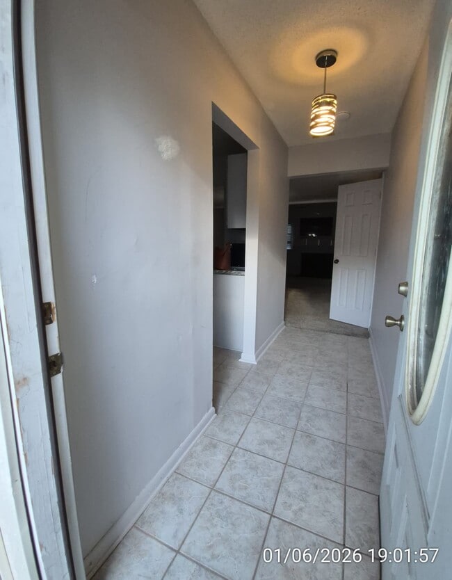 Building Photo - 727 S Main St Ext