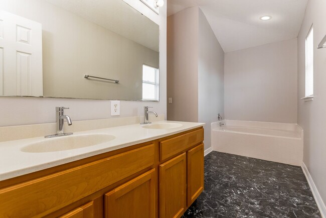 Building Photo - 4951 Silver Thistle Ln